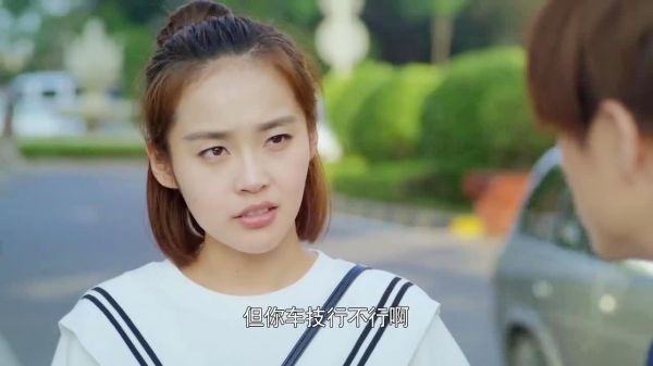 美女高考完无所事事，找个不费力还赚钱的工作，哥哥毫不留情