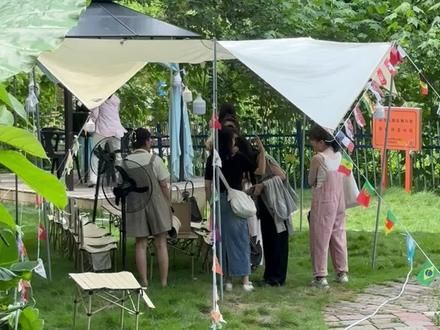 来露营地做团建活动，应该选什么样的座位呢？ #公司团建 #团建活动 #户外烧烤 #家庭聚餐 #周末亲子时光