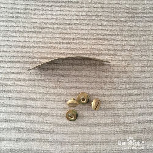 如何给宠物项圈装上狗牌