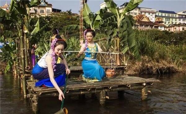 我们感受这些独特民族文化的魅力：傣族写真照片与文案传承