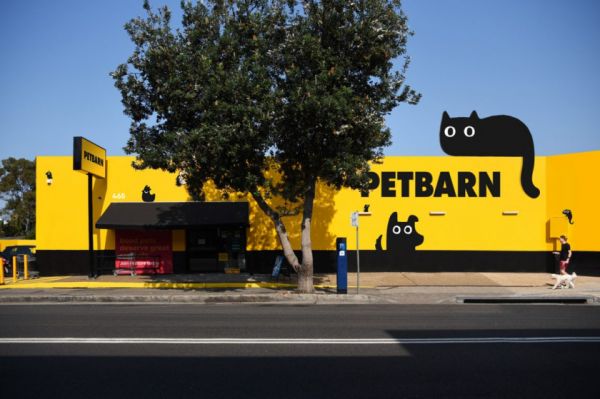 Petbarn 宠物护理品牌形象设计“宠物英雄”吉祥物设计