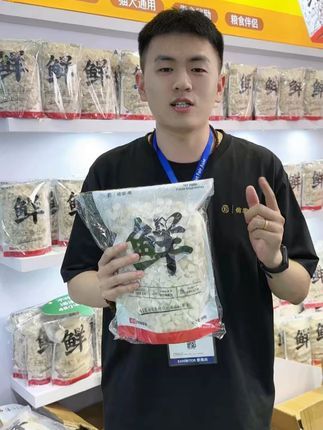 俏客萌宠物食品旗舰店：上海亚宠展会现场，俏客萌冻干破价了 #俏客萌冻干 #宠物零食 #鸡肉冻干