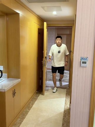 俏客萌宠物食品旗舰店：上海亚宠展，弟弟给你把价格脱下来 #俏客萌冻干 #鸡肉冻干 #宠物零食