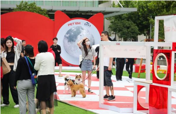 58万人在小红书晒自己的养宠日志，不如带它出门去趟pet’emday