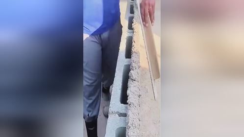 教科书武垒墙，不仅干活麻利，水泥一点不浪费
