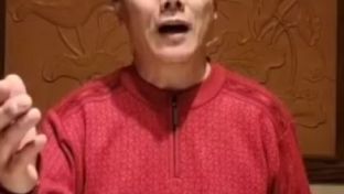 陈平以淳朴真切的风格，演唱了男中音版的《疼爱妈妈》，深受好评。亲情是最无私的爱！