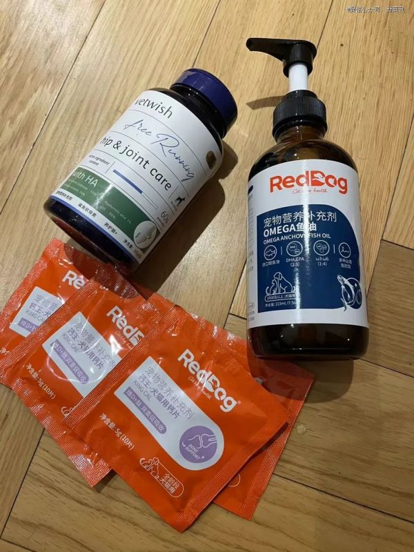 宠物专用的鲨鱼软骨素、钙片和鱼油。(图/受访者提供)