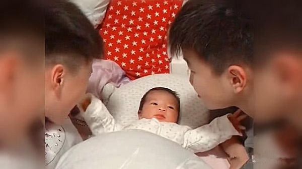 过度喂养易导致宝宝营养过剩，如果有这3种表现，家长要注意啦