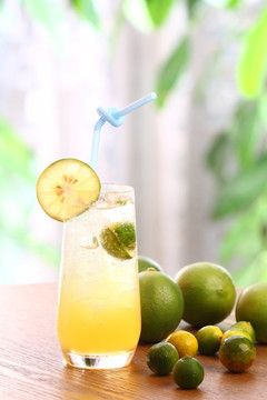 青柠苏打水