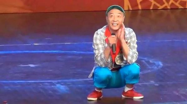 赵四揭秘腾格尔唱天堂时在做什么,全场观众笑翻了
