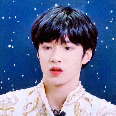 =时代少年团忙内刘耀文x时代峰峻三代练习生朱志鑫。 =伪情头x壁纸 =原po周颜琛 =”狼与美女yyds