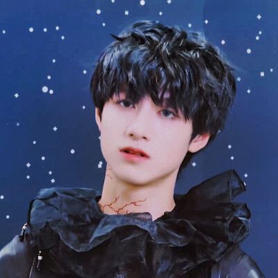=时代少年团忙内刘耀文x时代峰峻三代练习生朱志鑫。 =伪情头x壁纸 =原po周颜琛 =”狼与美女yyds