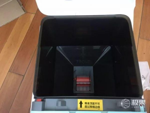 寄养宠物竟有这么大伤害？猫奴亲身经历：喂食器真心不能少 | 体验