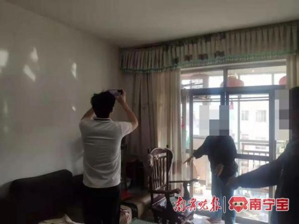 秀山社区调解员上门调解 （秀山社区供图）