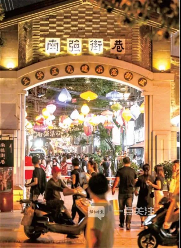 昆明夜市 都市时报资料图
