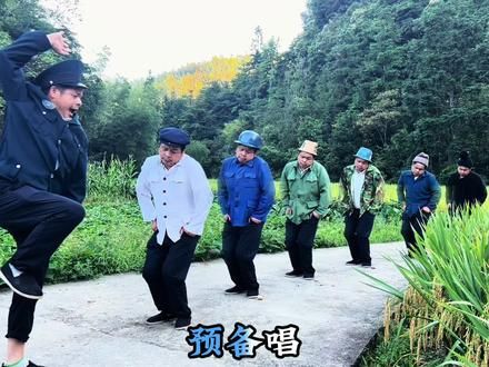 这歌谁编的。太有才了，越听越上头