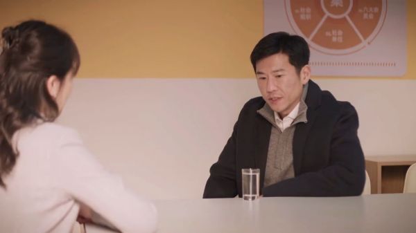 李晓悦无意之间的一个举动，送给偶遇母子几包纸巾，就帮那伟拉来的一单生意，虽然不是大客户，但那伟感觉很有意义决定接下来，这就是所谓的好人有好报！