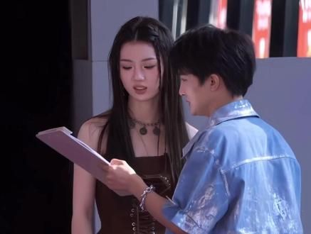 周深：你越来越不真诚了。单依纯：本来也没真诚过 #单依纯 #周深 #搞笑 #胡说八道 #音乐缘计划