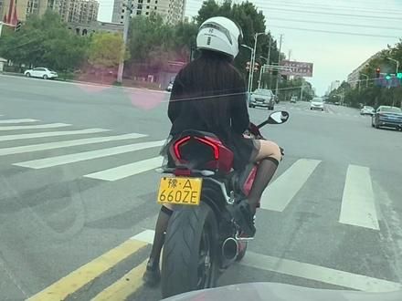 装b太累了 再也不装了#机车 #爱机车爱生活 #赛600 #安全骑行 #机车女孩