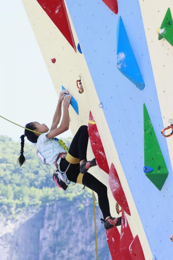 本站比赛吸引了超过300名选手参赛。 中国登山协会供图