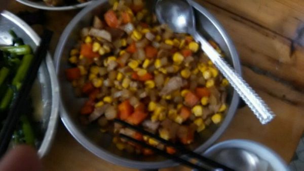 玉米炒肉末（游戏：天天爱宠物版全农场菜单）