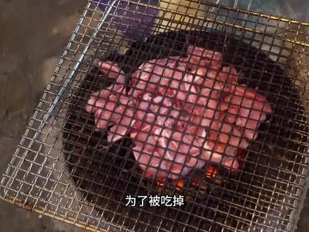盲鳗即便身处烤架，也依旧试图挣脱游回大海，刀工流畅出神入化#抖音美食推荐官 #街头美食 #美食vlog #盲鳗 #刀工