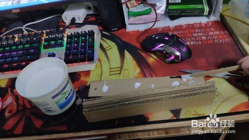 废纸箱自制猫抓板