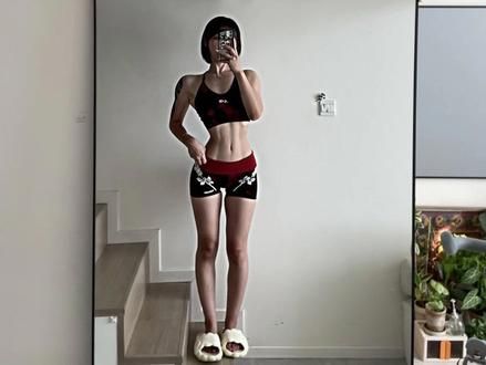 直接在车上焊4️⃣ #健身穿搭 #马甲线#野小兽美体单车