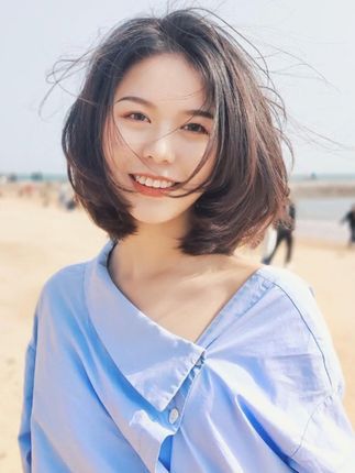 摄影笔记:海边的微笑#海边拍照 #一起看海 #清纯甜美 #摄影