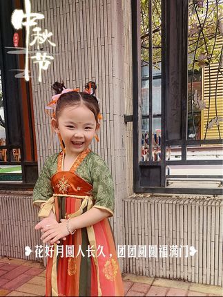 桉琪:#汉服小仙女 #古装小美女 #姑娘本是天仙不小心落入凡间 #无忧无虑的童年