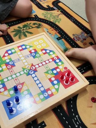 桉琪:和孩子们完飞行琪#飞行棋 #益智玩具 #亲子游戏陪伴 #休闲娱乐来一下