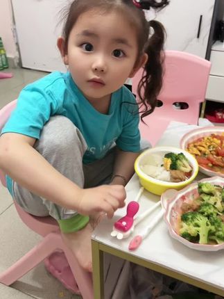 桉琪:简简单单随便吃#自主进食 #吃饭香香身体棒棒 #平平淡淡小日子 #简简单单又一餐
