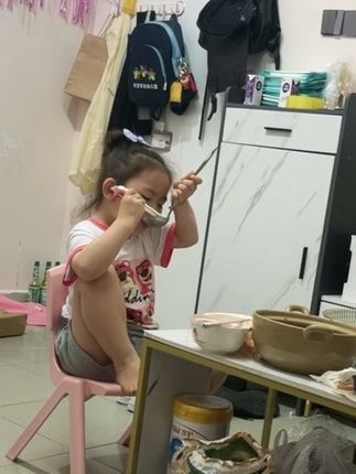 桉琪:#自主进食的宝宝 #吃饭香香身体棒棒 #妈呀太香了 #萌宝小吃货 #你家孩子也这样吗