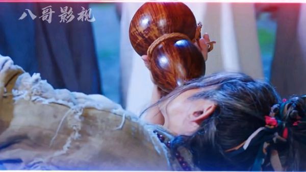 山林偶遇老乞丐，没想到竟是隐世高手，武林六公子联手都不是对手