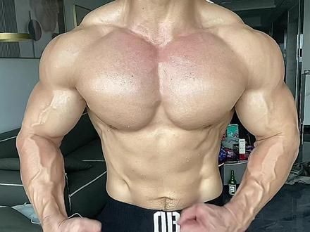 变个色！ 回复 @如懿的评论 #红温 #肌肉变色 #二档 #精神氮泵