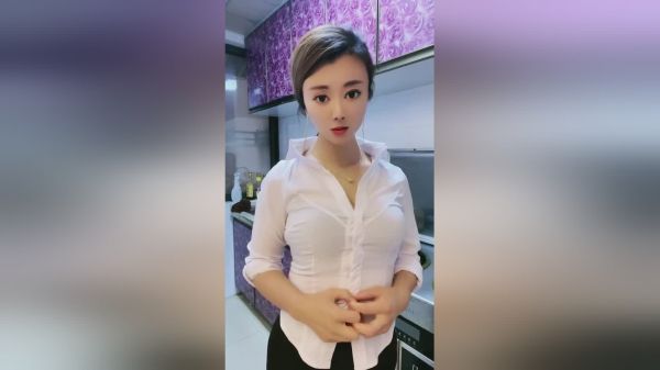 每天上班小时上了一天班终于下班了给个面子夸夸我脱下衣瞬间美不