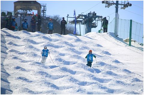 第十一届南山业余猫跳滑雪比赛传统赛精彩瞬间