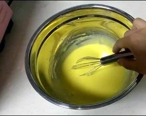 八寸戚风蛋糕低油低糖版（适合新手 详细带视频 少油少糖）的做法步骤 第4步