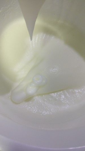 八寸戚风蛋糕低油低糖版（适合新手 详细带视频 少油少糖）的做法步骤 第7步