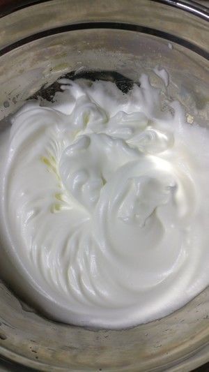 八寸戚风蛋糕低油低糖版（适合新手 详细带视频 少油少糖）的做法步骤 第9步