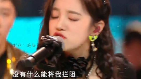 宋雨琦MCD舞台直拍 太绝了 被狠狠惊艳掉 没想到爆发力这么强