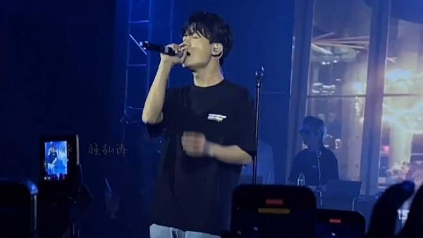 歌手队长新歌《11》现场版超好听 有一种温暖是长情的陪伴