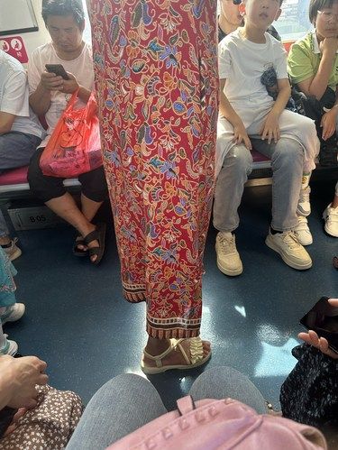 我该不该告诉她