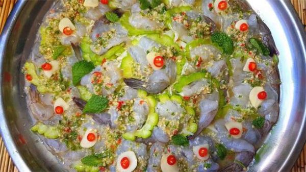 泰国人,吃海鲜,直接凉拌生食