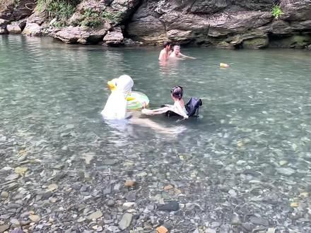 不用跑的太远了，一个小摩托能到的地方，水质非常好#清凉避暑好去处 #一起来玩水 #夏日溯溪露营地推荐