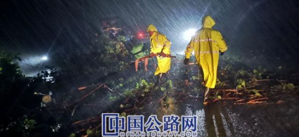 【11】《夜幕中的公路人》.jpg
