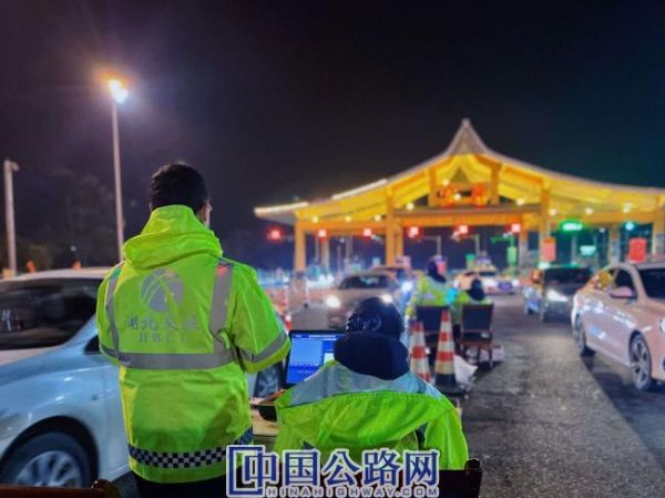 【6】《夜幕下最美的身影》.jpg