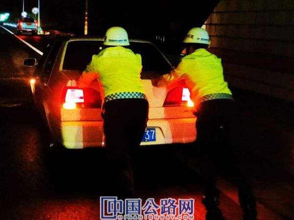【28】《高速路灯》.jpg