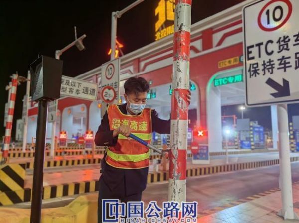 【50】《星光下的坚守》.jpg