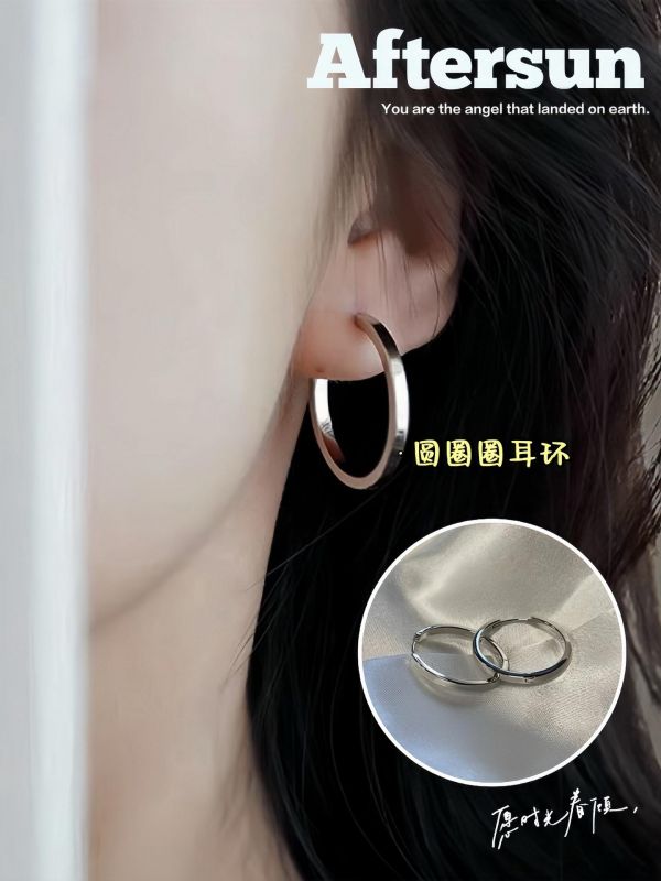 经典百搭的圈圈耳环，法式风格，两种颜色可选，简约时尚又百搭！#图文来了 #网红爆款饰品 #总有一款适合你 #女人喜欢的饰品 #时尚饰品